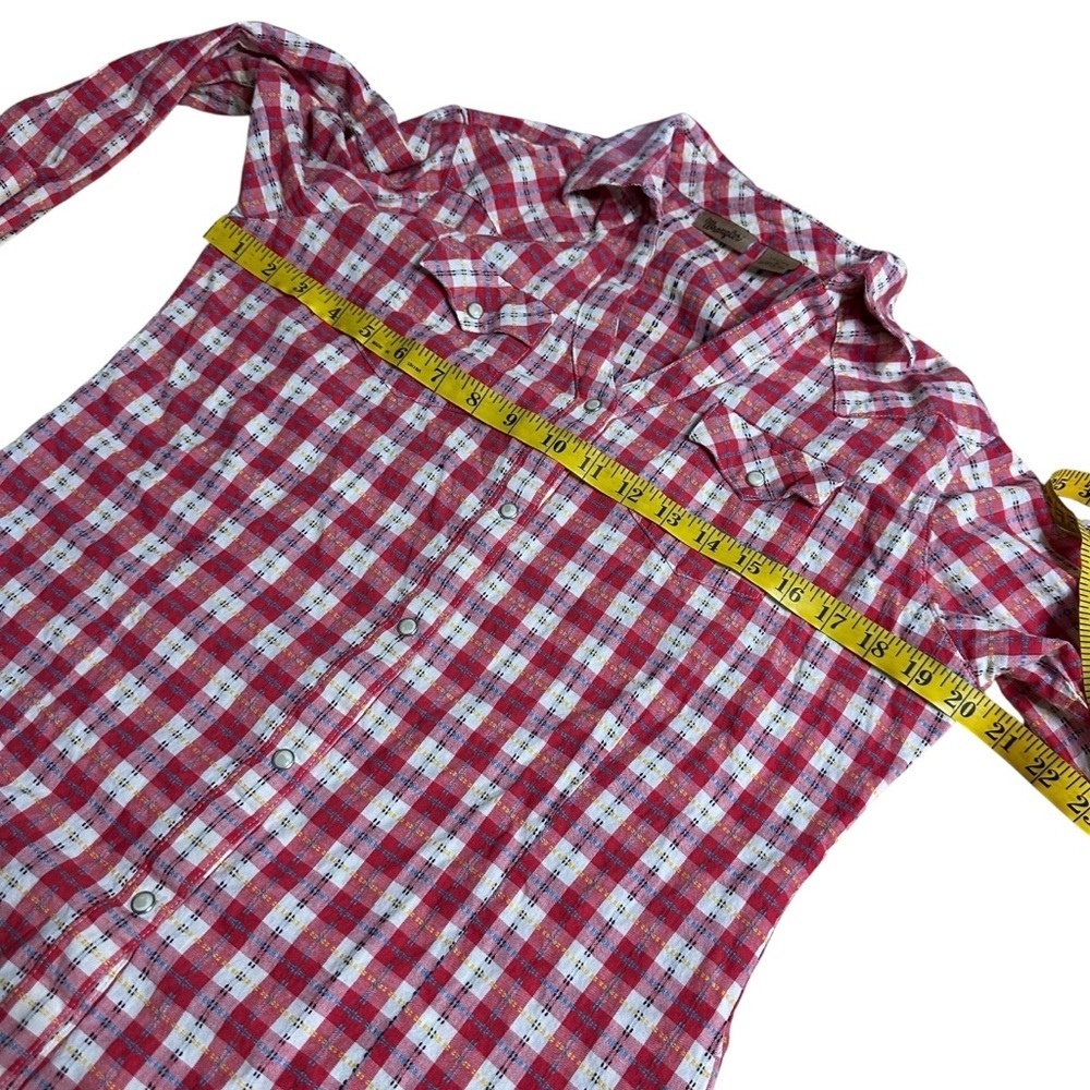 Wrangler Red White Gingham Checkered Vneck Pearl Snap Button Down Size Medium - Picture 7 of 7